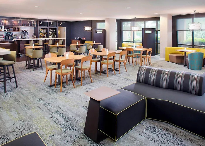 Courtyard By Marriott Roanoke Airport