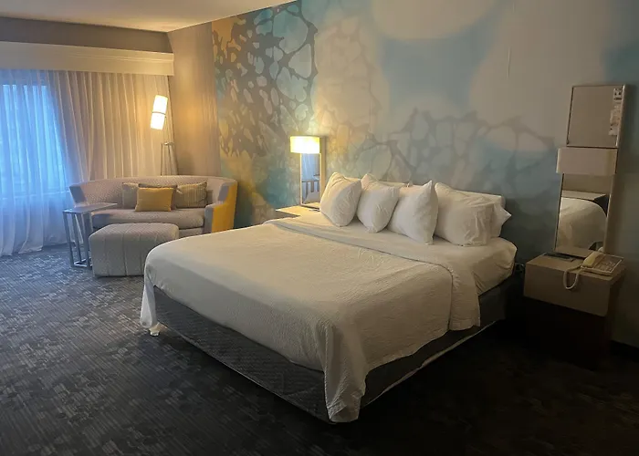 Courtyard By Marriott Erie Ambassador Conference Center