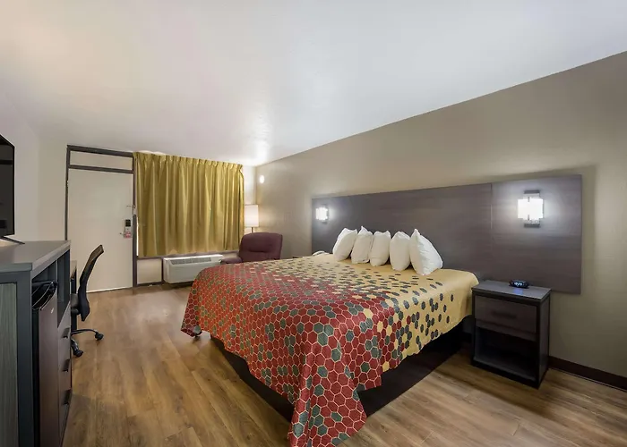 Econo Lodge Live Oak