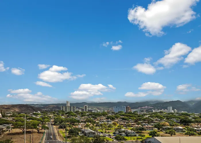 Best Western The Plaza Hotel Honolulu Airport - Free Breakfast