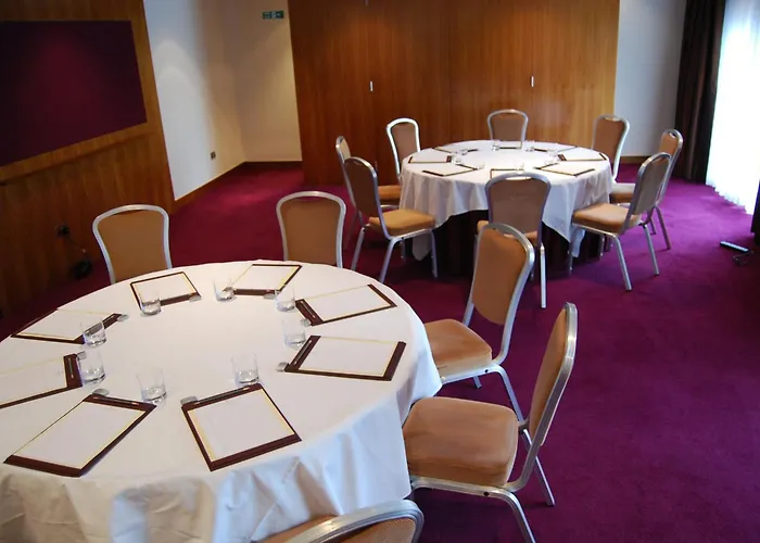 Canary Riverside Plaza Hotel