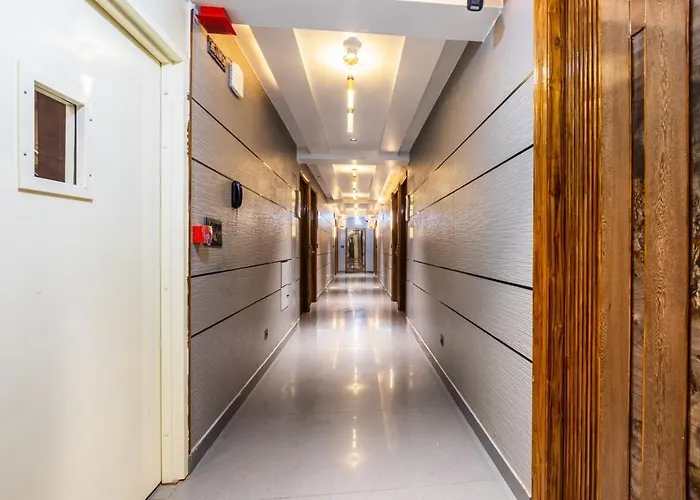 Hotel Grand Plaza - Near New Delhi Railway Station And Connaught Place - By M S Hospitality