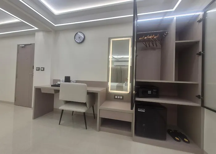 Hotel Orange International