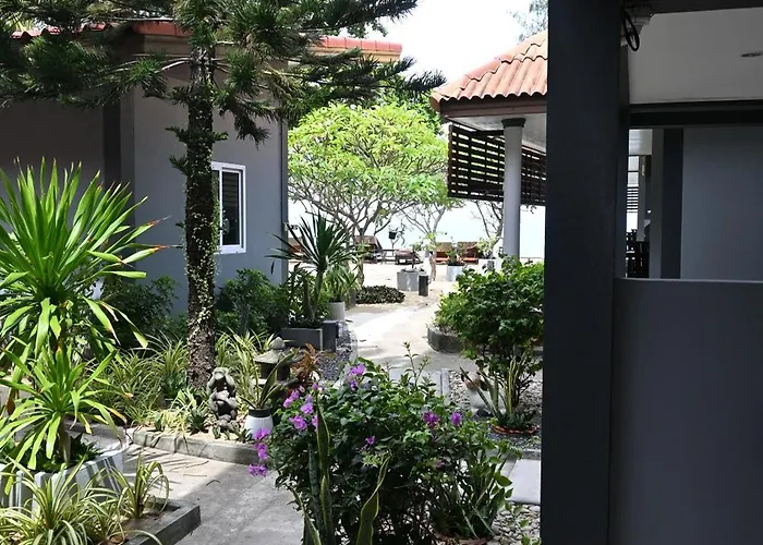 Maenam Villa Hotel