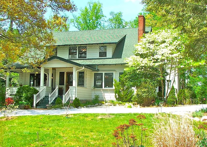 Oakland Cottage Bed And Breakfast