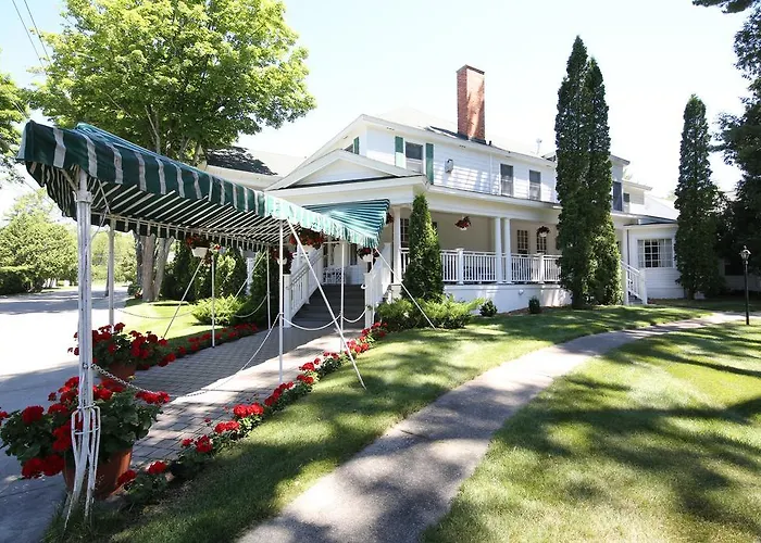 Colonial Inn Harbor Springs