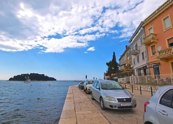 Apartments By The Sea 1050