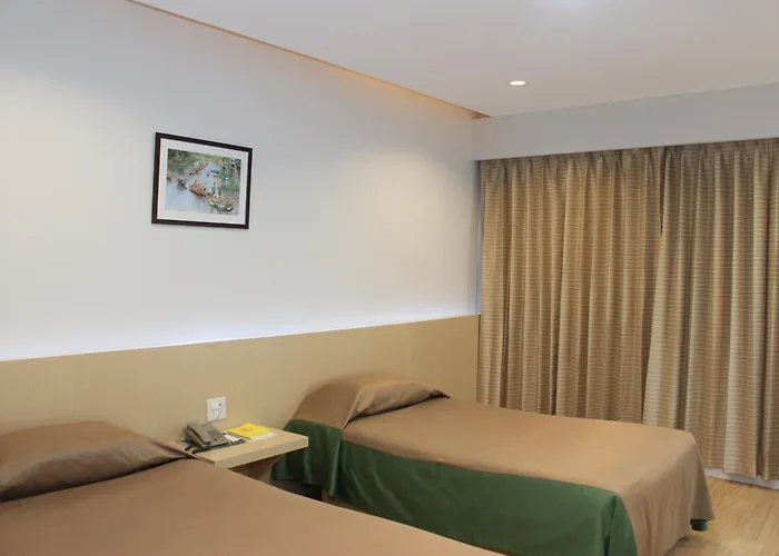 Charoen Hotel