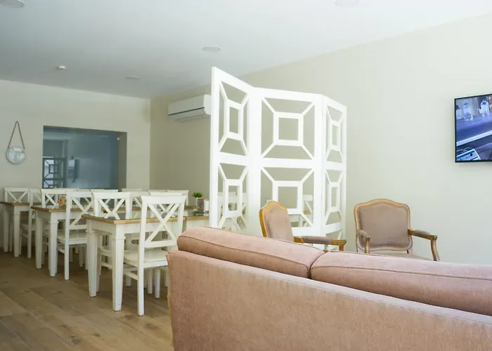 Ester Guest House Chaves