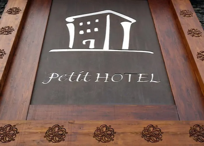 Petit Hotel Pas de la Case