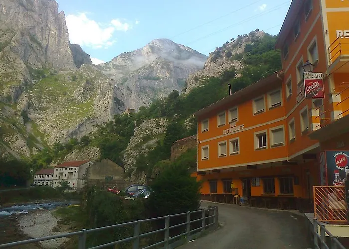 Hostal Poncebos