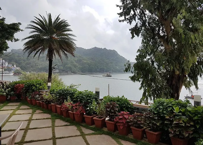 Hotel Lake Palace Mount Abu