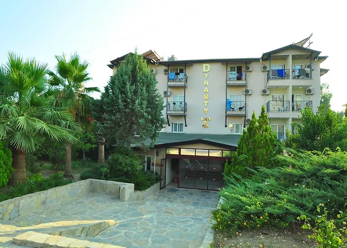 Hotel Dynasty Side