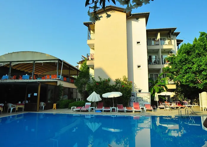 Hotel Dynasty Side