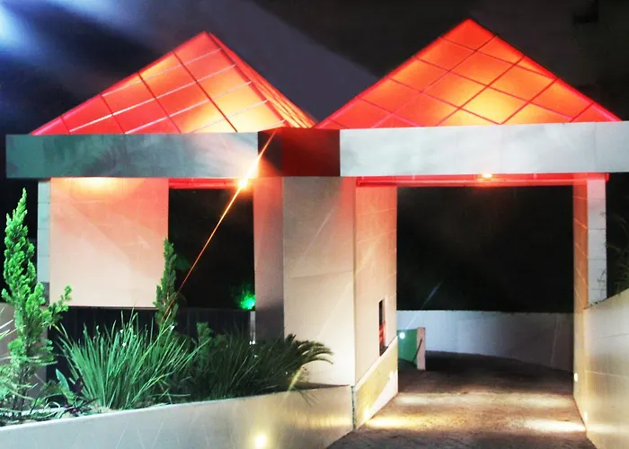 Dom Suites Motel (Adults Only)