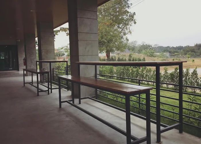 The Day Home Hotel