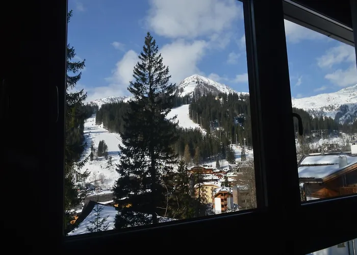 Chalet dei Pini Aparthotel Madonna