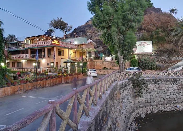 Hotel Lake Palace Mount Abu