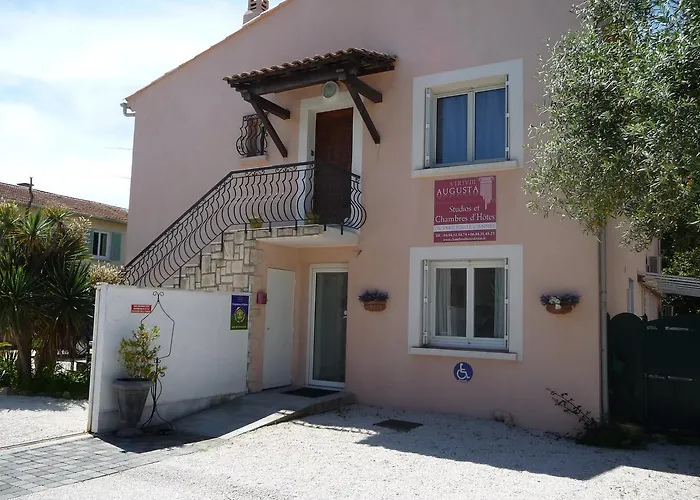 Bed and Breakfast Atrium Augusta à Fréjus