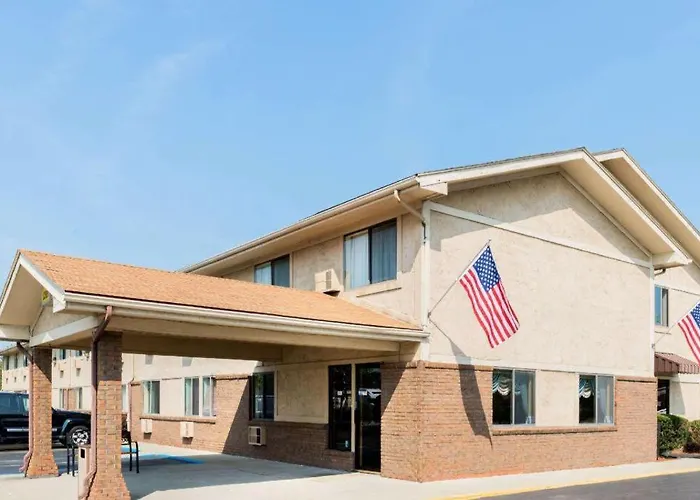Super 8 By Wyndham Franklin/Middletown Area Hotel