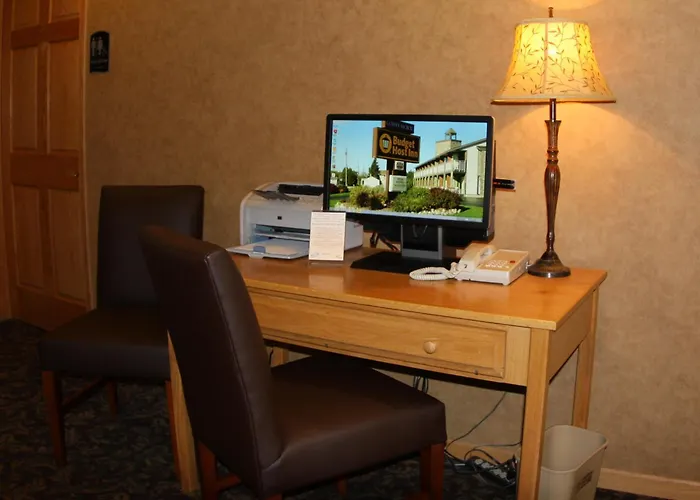 Budget Host Inn & Suites