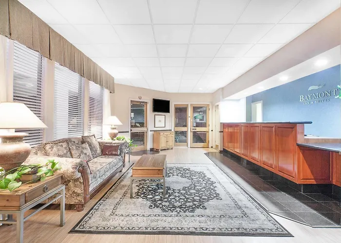 Baymont By Wyndham Paris Motel