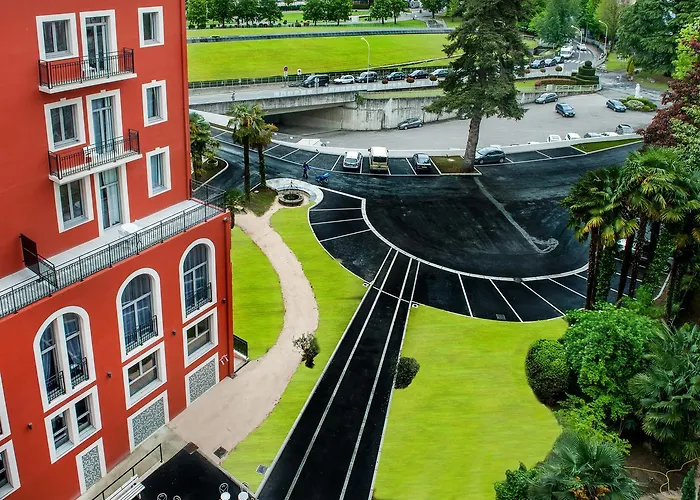 Hotel Chapelle Et Parc Lourdes