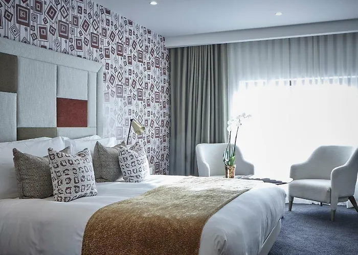 Devonshire Club & Hotel