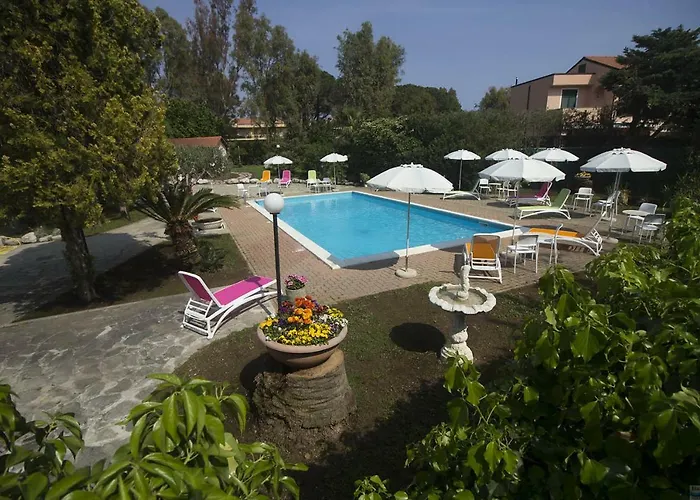 Loano Apartment Pool & Garden