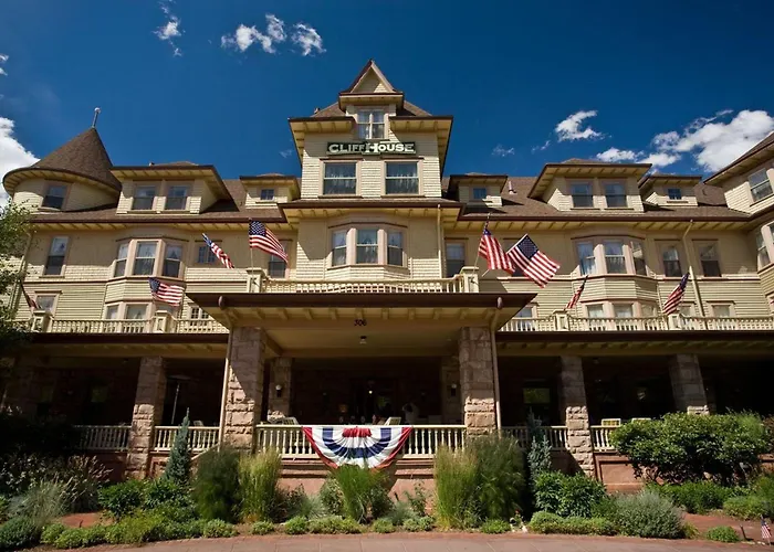 Cliff House At Pikes Peak