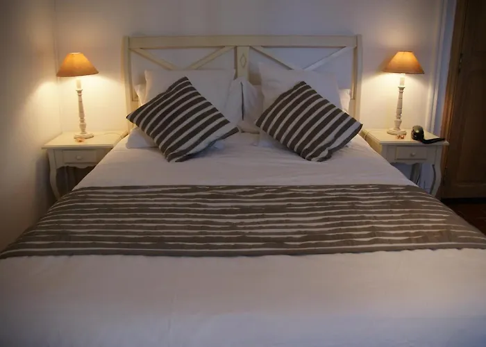 Hotel Logis Auberge Côté Jardin à Lézignan-Corbières