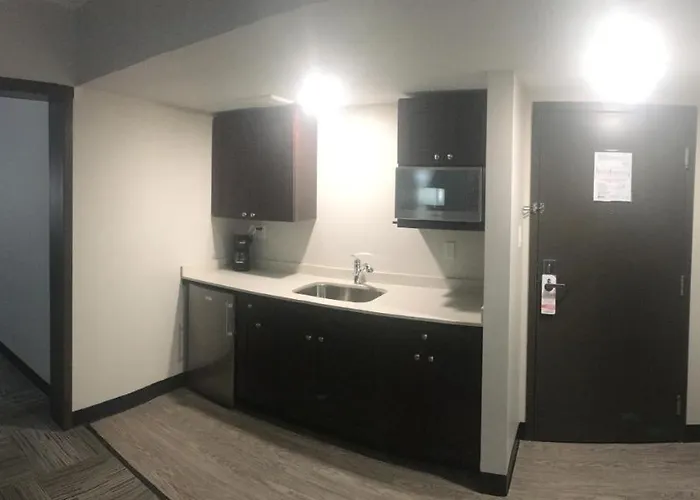 Homestead Inn & Suites